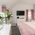 Daisy's Den * וויטבי