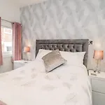 Daisy's Den וויטבי