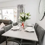 דירה Daisy's Den וויטבי