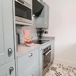 Daisy's Den * וויטבי