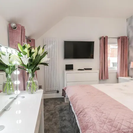 Daisy's Den * Whitby